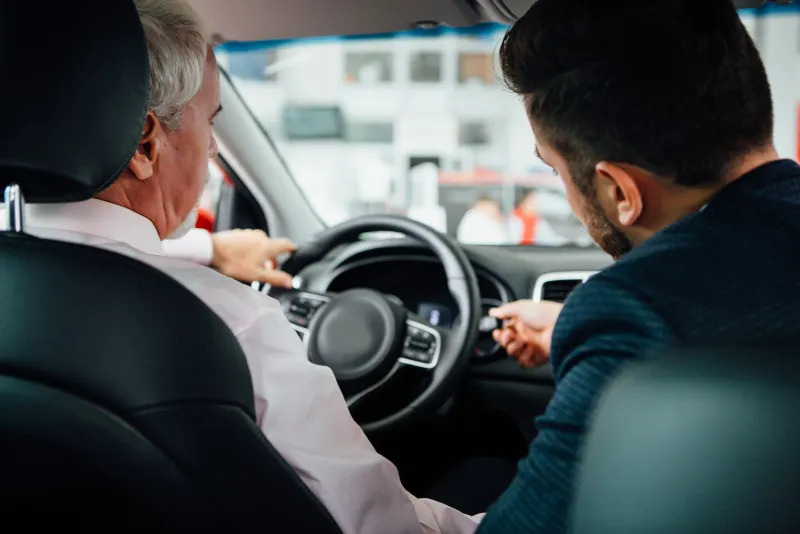 Is het de moeite waard een auto te kopen van een opkoper?