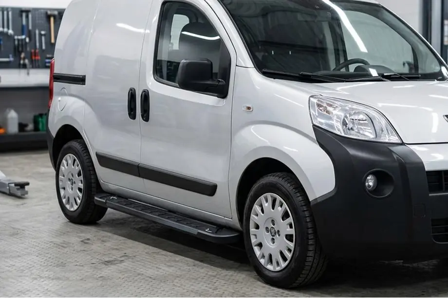 Fiat Fiorino/Qubo 2008–2024 RedLine Black zijsteps (set van 2, aluminium) Image