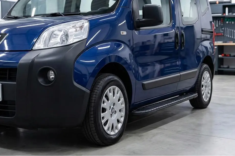 Peugeot Bipper 2008–2017 Bosphorus Black side steps (2 st., aluminium) Image