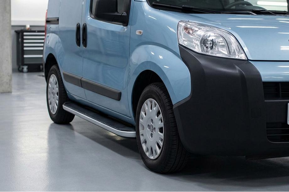 Peugeot Bipper 2008–2017 Side steps Tayga Grey (set van 2, aluminium) Image