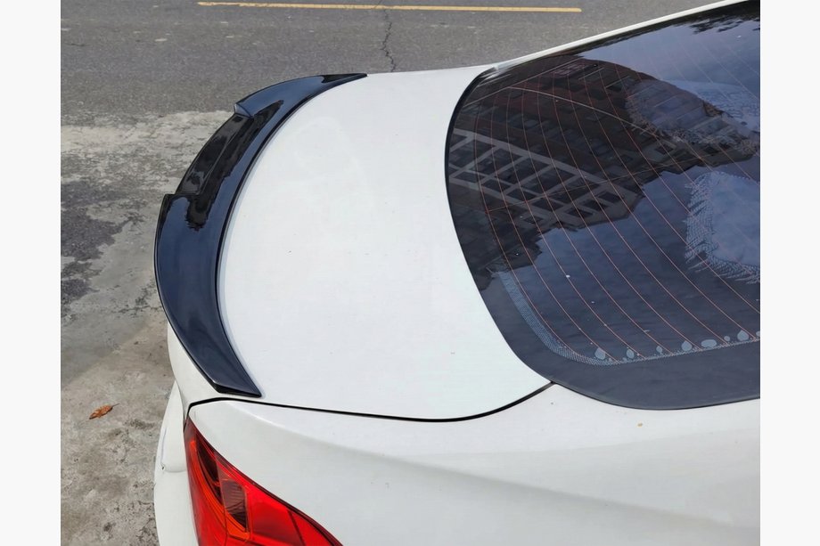 BMW 3 Serie F30/F31 2012–2019 M4-Style spoiler (voor F30/F80, hoogglans zwart) Foto 1
