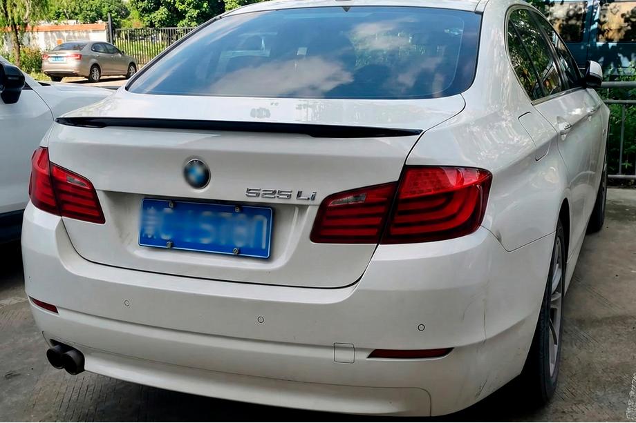 BMW 5 Serie F10/F11 2010–2016 P-Style achterspoiler (voor F10, hoogglans zwart) Image