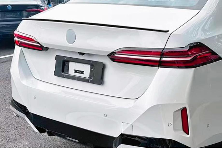 BMW 5/i5 Serie G60/G60E/G61 2023– M5-style spoiler (hoogglans zwart) Image