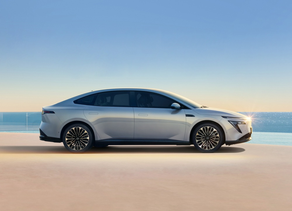 Review Nissan N7: nieuwe elektrische sedan-fastback