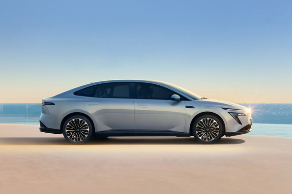 Review Nissan N7: nieuwe elektrische sedan-fastback