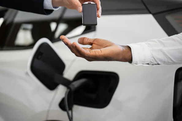 Hoe verkoop je een tweedehands elektrische auto voordelig?