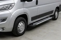 Fiat Ducato 2006–2025 Side steps Line (2 stuks, aluminium) foto 1