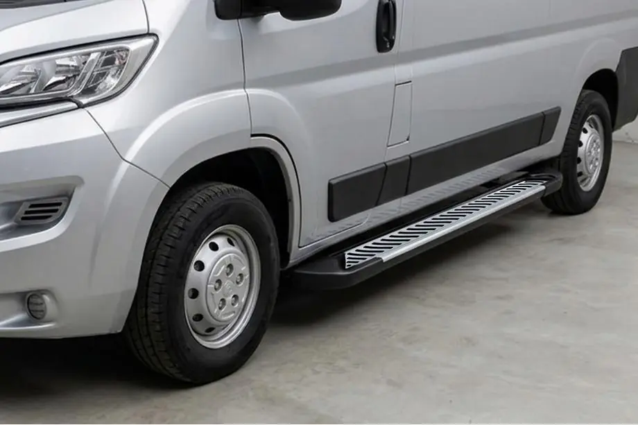 Fiat Ducato 2006–2025 Side steps Line (2 stuks, aluminium) Image