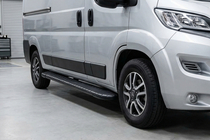 Fiat Ducato 2006–2025 Bosphorus Black side steps (2 stuks, aluminium) foto 1