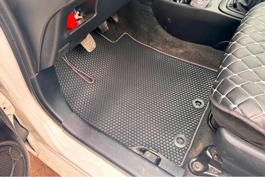 Toyota Yaris 2010–2020 Carsuit ДВС rubberen automatten voor het interieur (Zwart) Foto 1