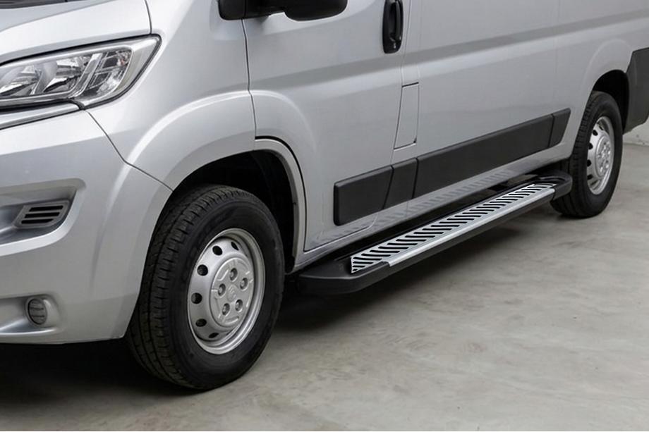 Peugeot Boxer 2006–2025 Line side steps (set van 2, aluminium) Image