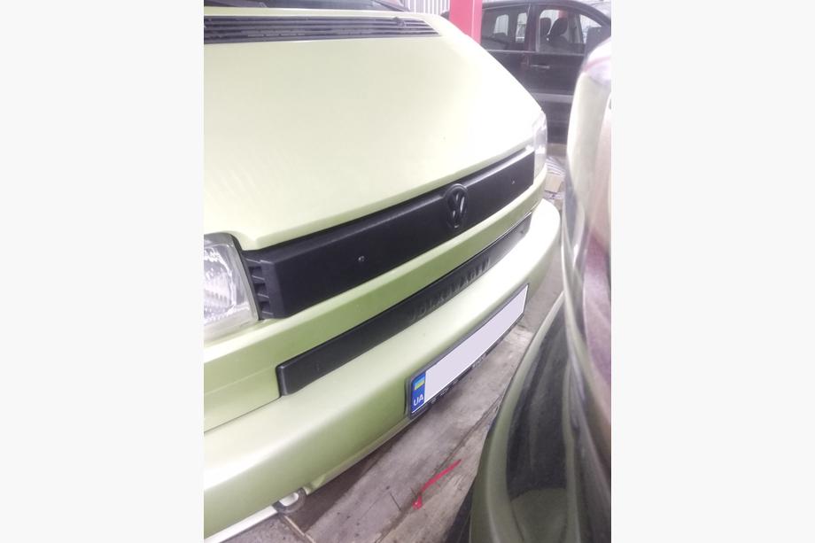 Volkswagen T4 Transporter 1990–2003 Onderste grille-afdekking Mat voor schuine neus Foto 2