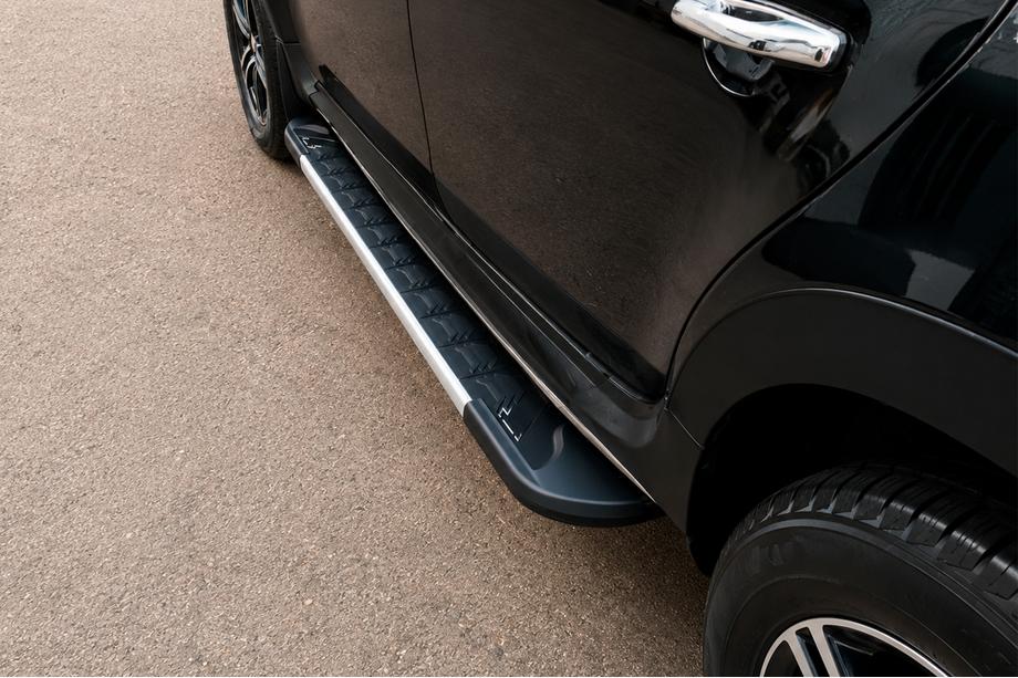 Dacia Duster 2008–2018 Zijtreden RedLine V1 (2 stuks, aluminium) Image