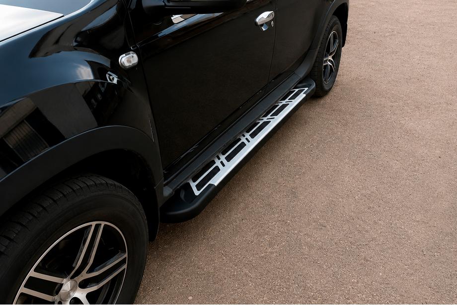 Renault Duster 2008–2017 Sunrise side steps (set van 2, aluminium) Image