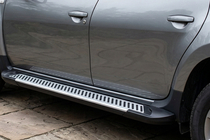 Renault Duster 2008–2017 Side steps Line (2 stuks, aluminium) foto 1