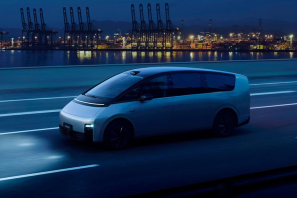 Review Li Mega: futuristische MPV met snelladen