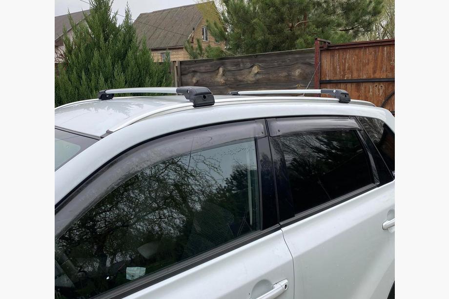 Suzuki Vitara 2015– Dakdragers (dwarsbalken) voor geïntegreerde dakrails, afsluitbaar WingCarrier V2 (2 st.) Zwart Image