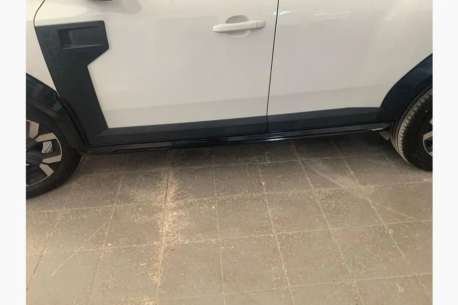 Dacia Duster 2024– EuroCap dorpelafdekkingen (hoogglans zwart) Image