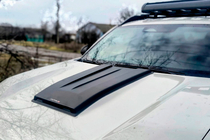 Renault Duster 2024– SCOOP motorkap-scoop (glans) foto 12