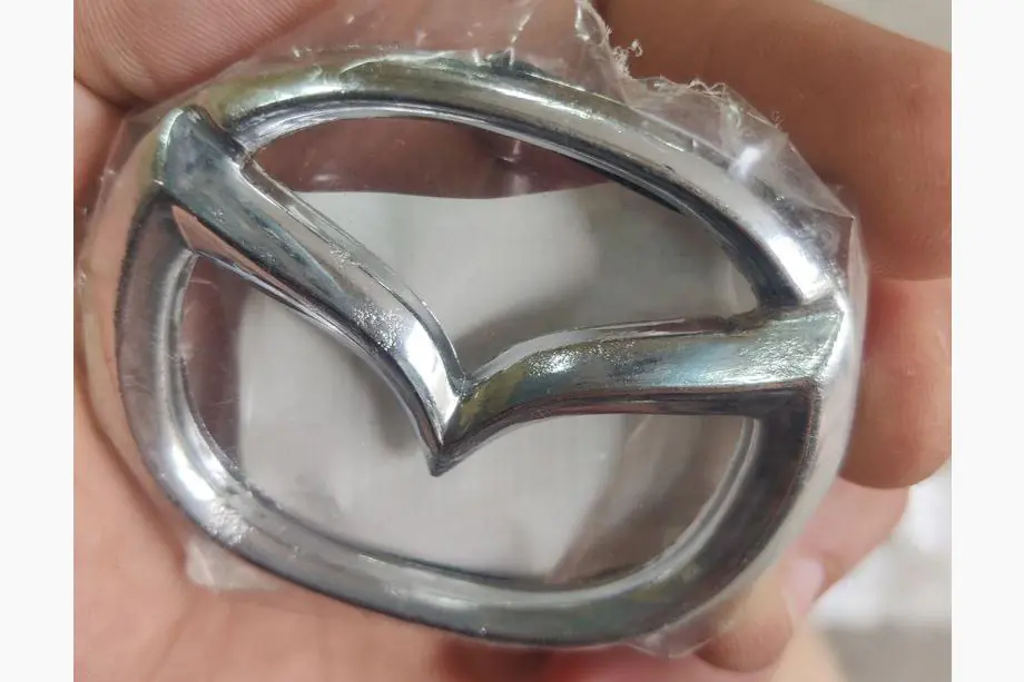 Mazda Afgeprijsd Mazda-embleem (65 x 50 mm) Foto 3