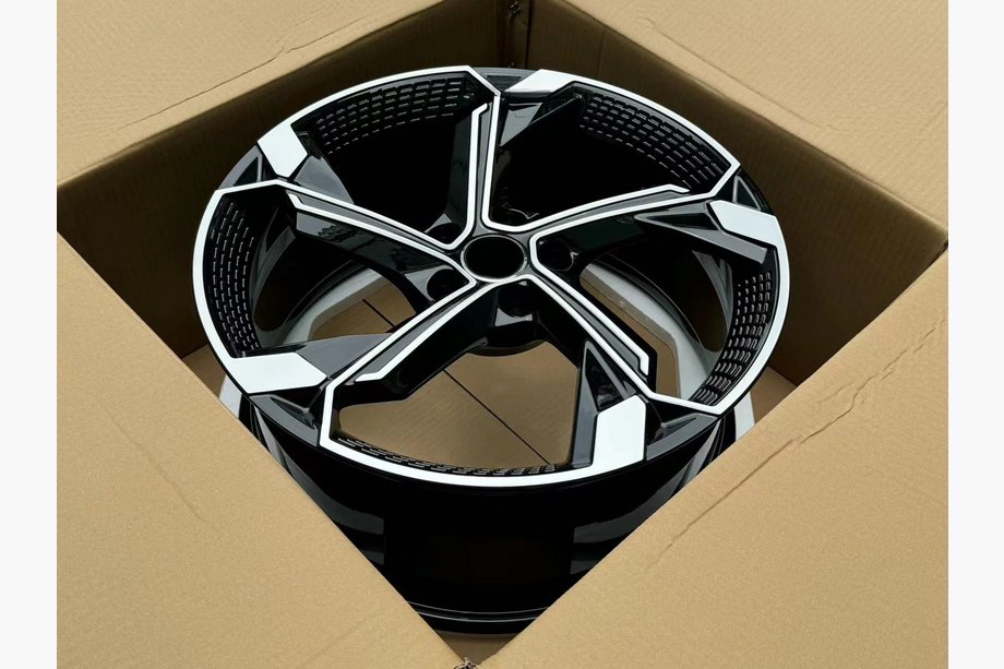 Audi A4 B9 2015–2024 Gesmede OEM velgen R19 (4 stuks) Foto 8