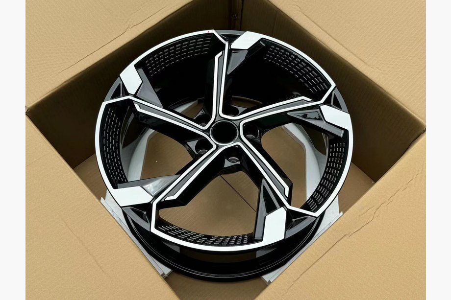 Audi A4 B9 2015–2024 Gesmede OEM velgen R19 (4 stuks) Foto 9