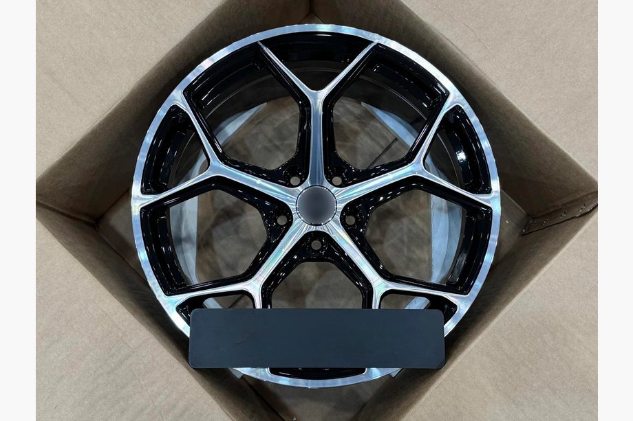 Audi A5 2016–2025 Gesmede OEM velgen R19 (4 stuks) Foto 1