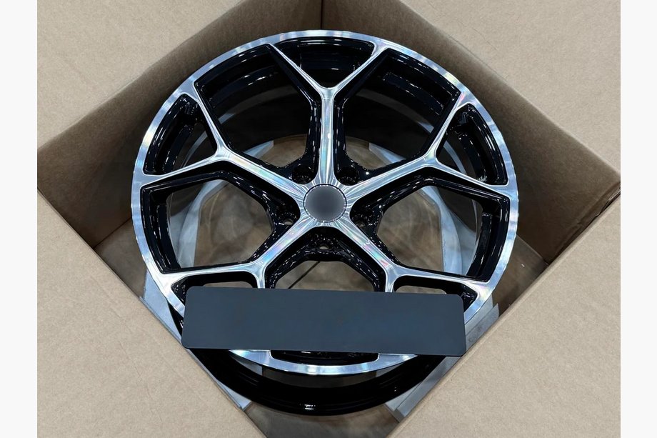 Audi A5 2016–2025 Gesmede OEM velgen R19 (4 stuks) Foto 3