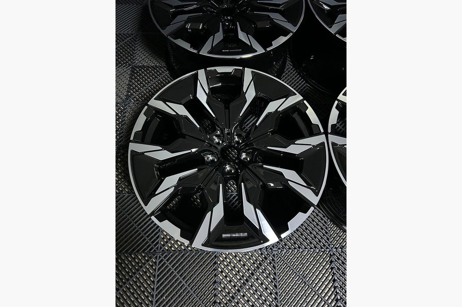 BMW 5/i5 Serie G60/G60E/G61 2023– Gesmede velgen OEM R21 V3 (4 stuks) Image