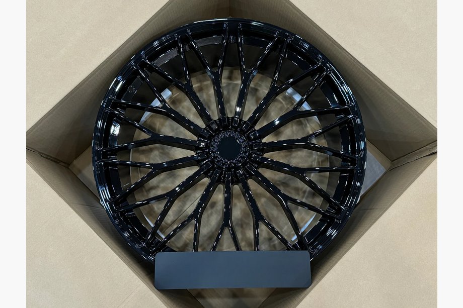 Lamborghini Urus 2018– Gesmede velgen OEM R23 V6 (4 stuks) Image