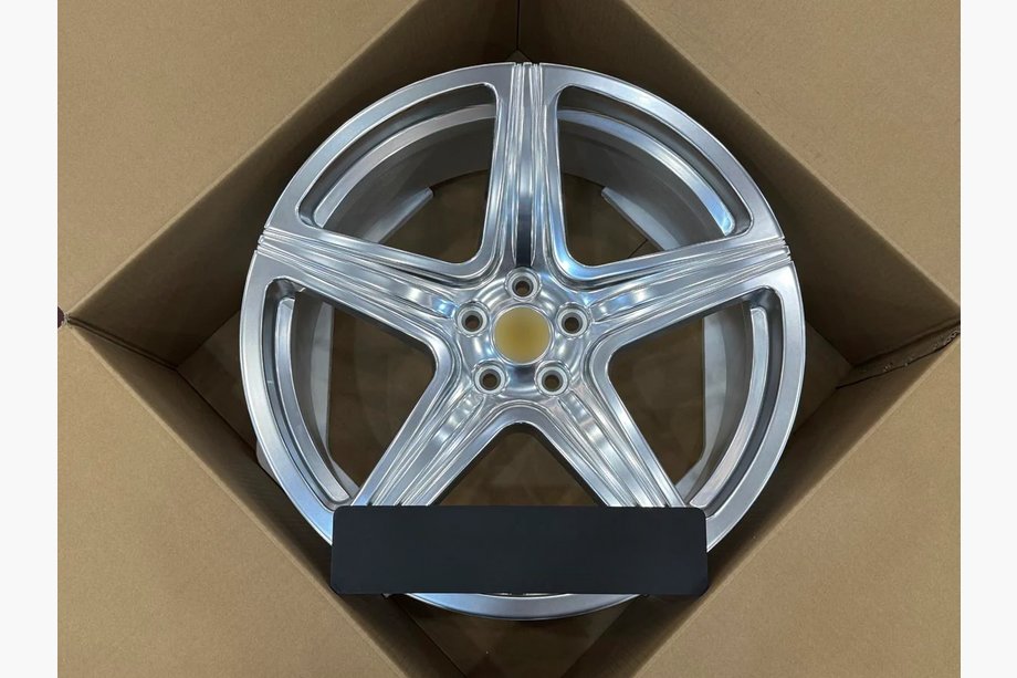 Ferrari 550 Gesmede OEM velgen R20 V2 (4 stuks) Image
