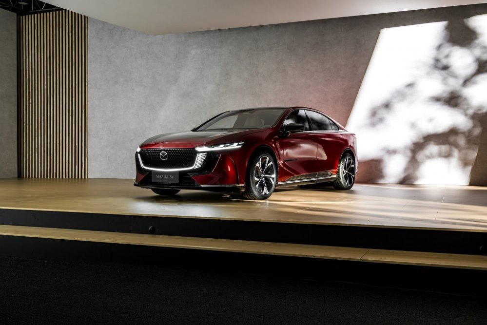 Review Mazda 6e: technische specificaties, uitrusting en foto's