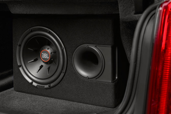 Subwoofer in de auto: voor- en nadelen en is het de moeite waard?