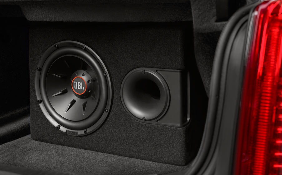 Subwoofer in de auto: voor- en nadelen en is het de moeite waard?