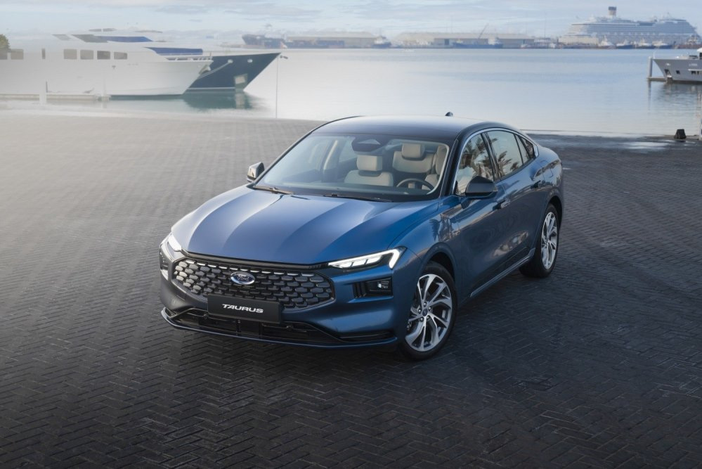 Ford Taurus van de 8e generatie: review van een comfortabele sedan