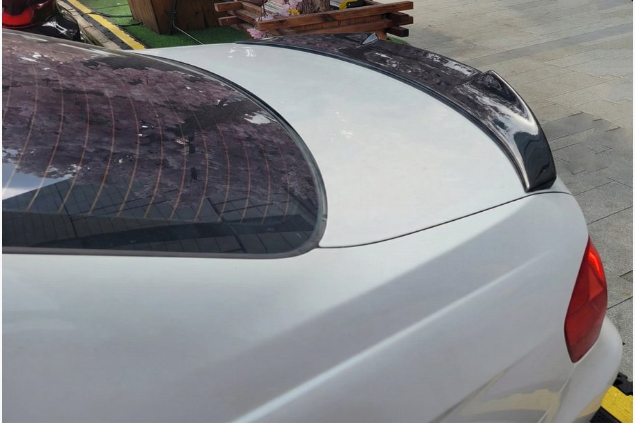 BMW 3-serie E90/E91 2005–2011 M4-Style spoiler (voor E90, hoogglans zwart) Image
