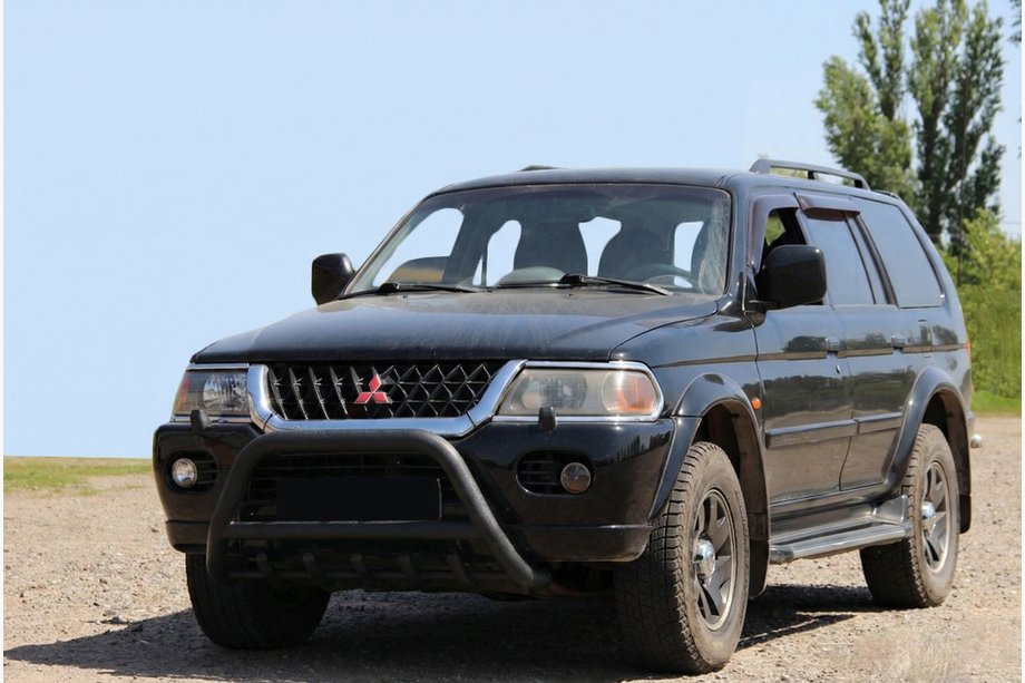 Mitsubishi Pajero Sport 1996–2007 Bullbar WT003 Black (RVS) Foto 3
