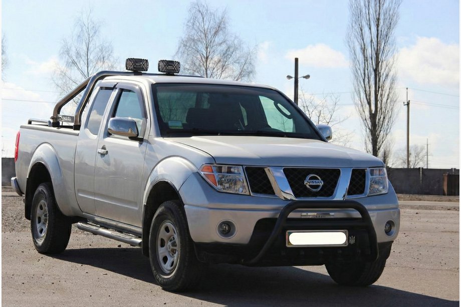 Nissan Navara 2006–2015 Bullbar WT003 Black (RVS) Image
