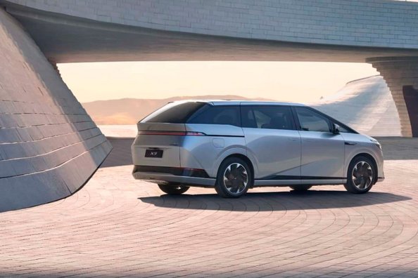 Review van XPeng X9: futuristische elektrische MPV voor gezinsreizen Foto 3