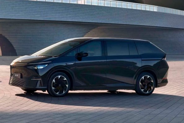 Review van XPeng X9: futuristische elektrische MPV voor gezinsreizen Foto 2
