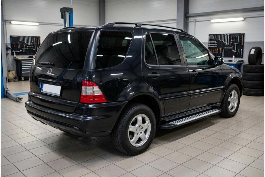 Mercedes ML W163 1997–2005 Side steps Line (2 stuks, aluminium) Image