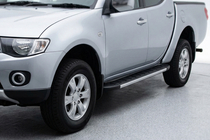 Mitsubishi L200 2006–2015 Duru side steps (2 stuks, aluminium) foto 1