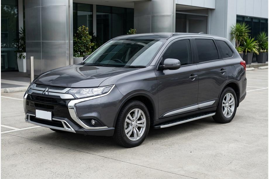 Mitsubishi Outlander 2012–2021 Side steps Fullmond (2 stuks, aluminium) Image