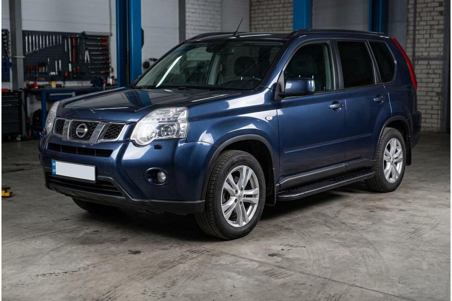Nissan X-trail T31 2007–2014 Bosphorus Black side steps (2 st., aluminium) Image