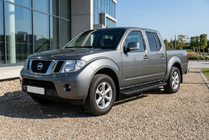 Nissan Navara 2006–2015 Allmond Black side steps (2 st., aluminium) foto 1
