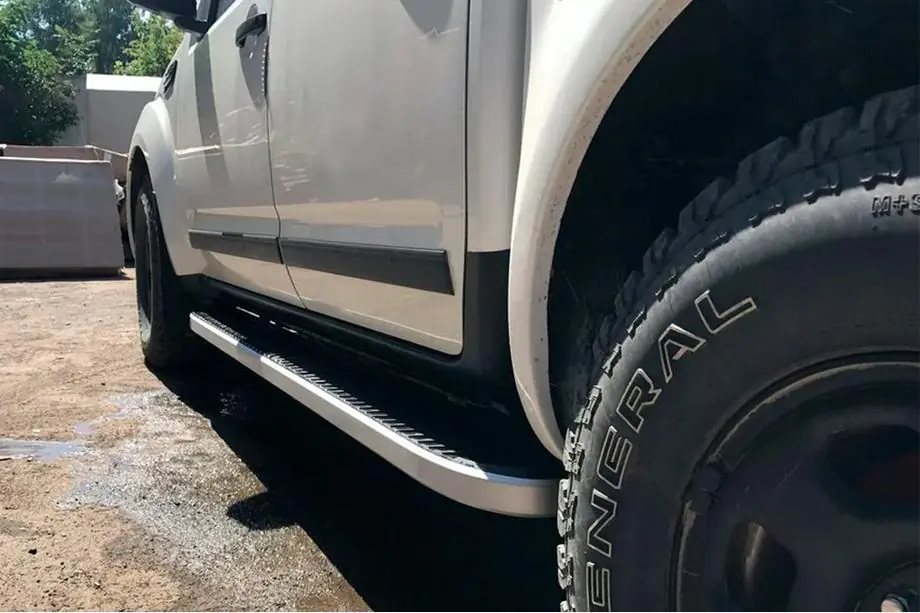 Nissan Navara 2006–2015 Tayga side steps (2 stuks, aluminium) Image