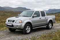 Nissan NP300 1999–2015 Maydos V1 zijtreden (set 2 stuks, aluminium + RVS) foto 1