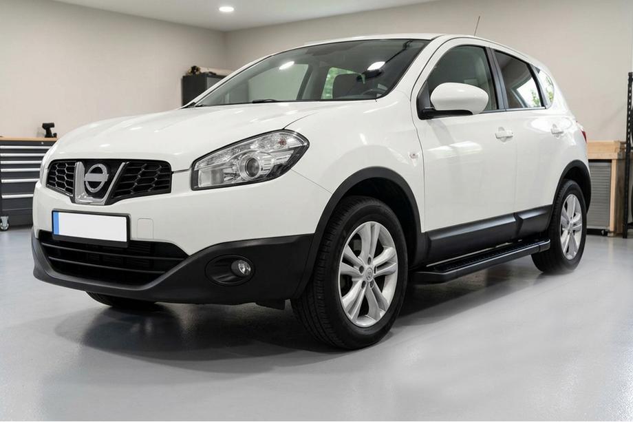 Nissan Qashqai 2010–2014 Allmond Black side steps (2 st., aluminium) Korte wielbasis Image