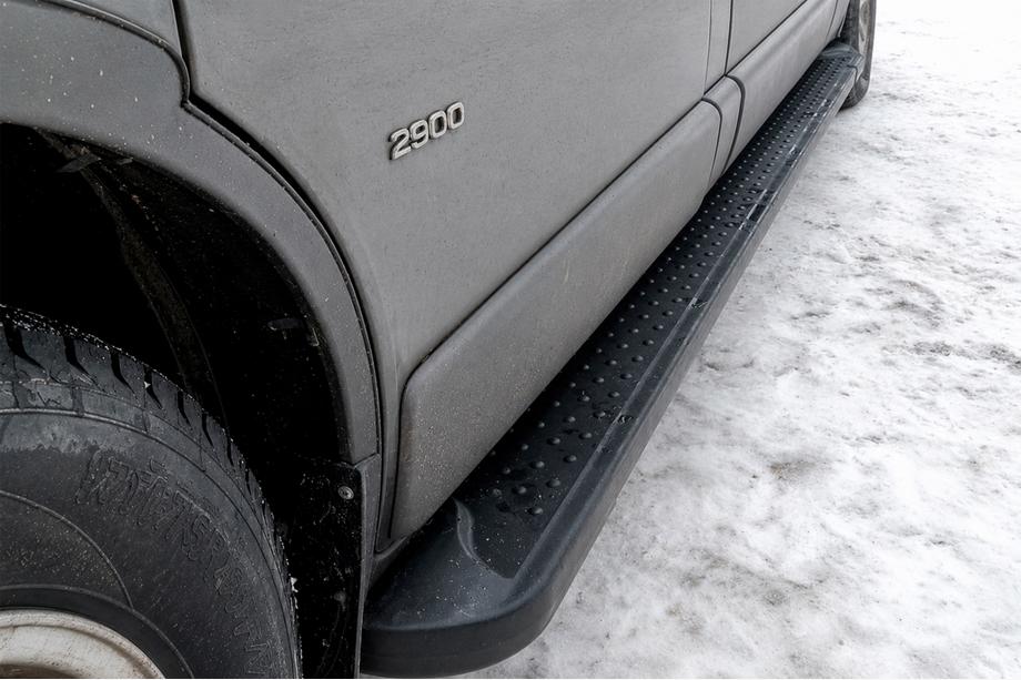 Nissan Primastar 2002–2014 Allmond Black side steps (2 st., aluminium) Image