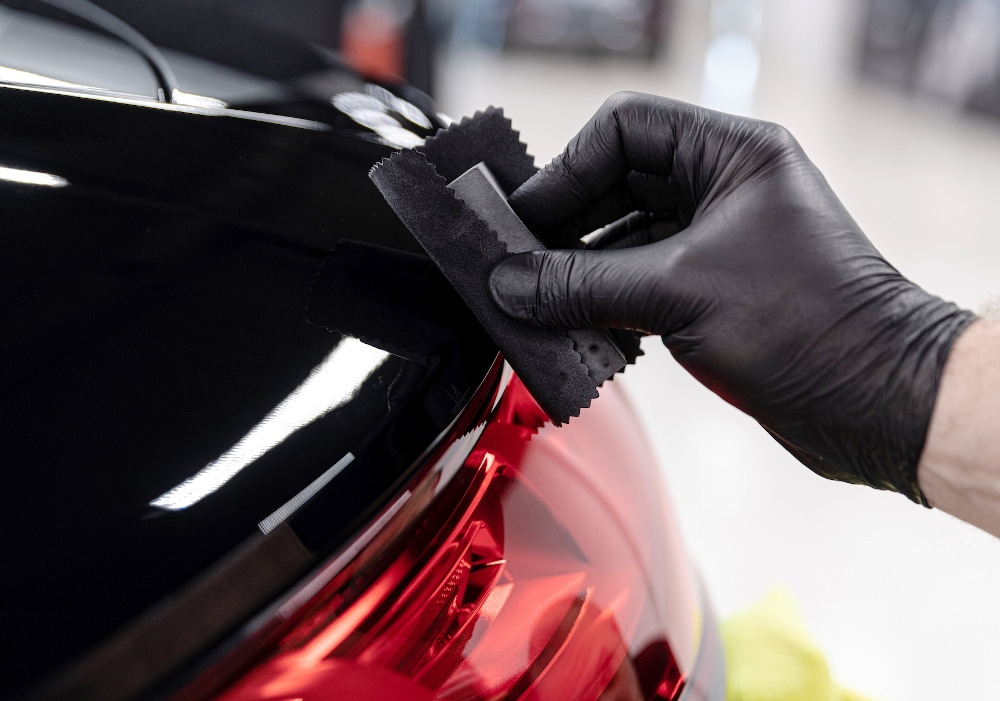 Zo breng je een hydrofobe coating correct aan op je auto
